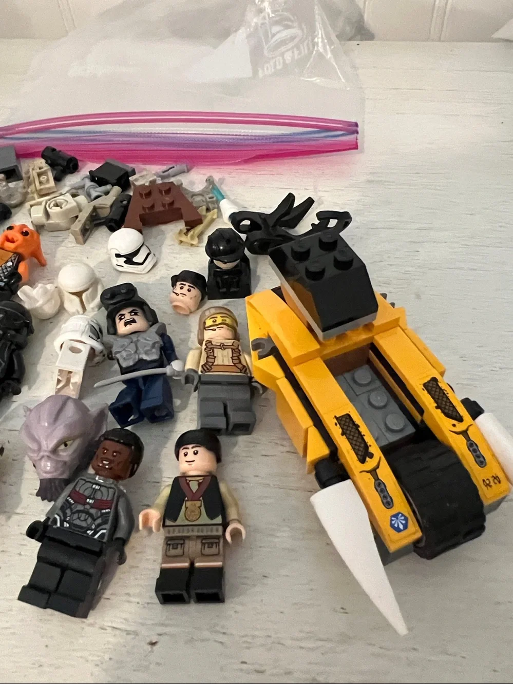 Huge Lot Lego Star Wars mini figures & pieces